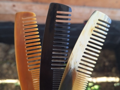 What gives the comb its color?